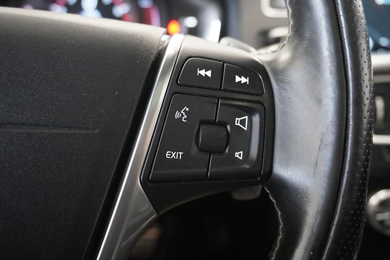 Volvo V60 T6 AWD R-DESIGN AUT. - fotka 15 z 16