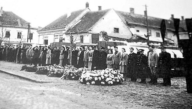 Pohřeb obětí neštěstí v Podivíně se konal na Štědrý den 1950., zdroj: Se svolením města Podivína, Helena Macánová