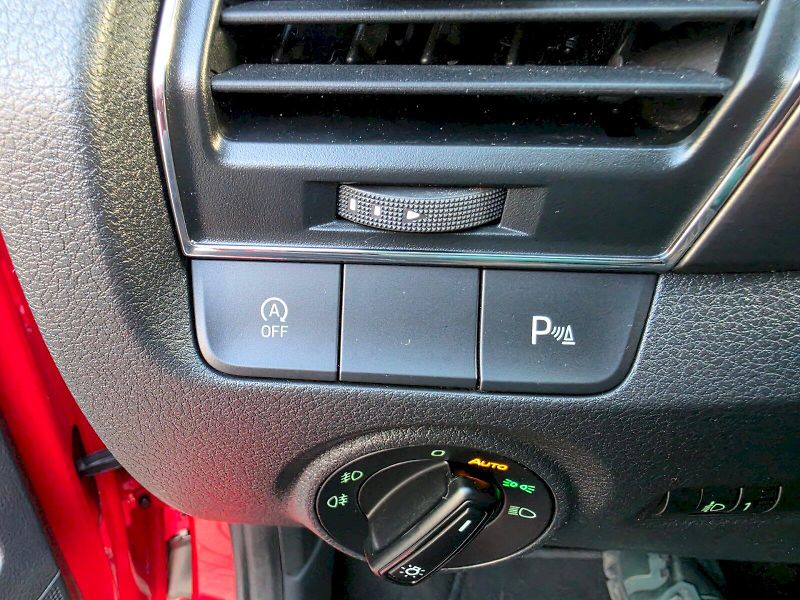 Škoda Fabia (2016) 1,2TSI 66KW STYLE*REZERVACE - fotka 17 z 29