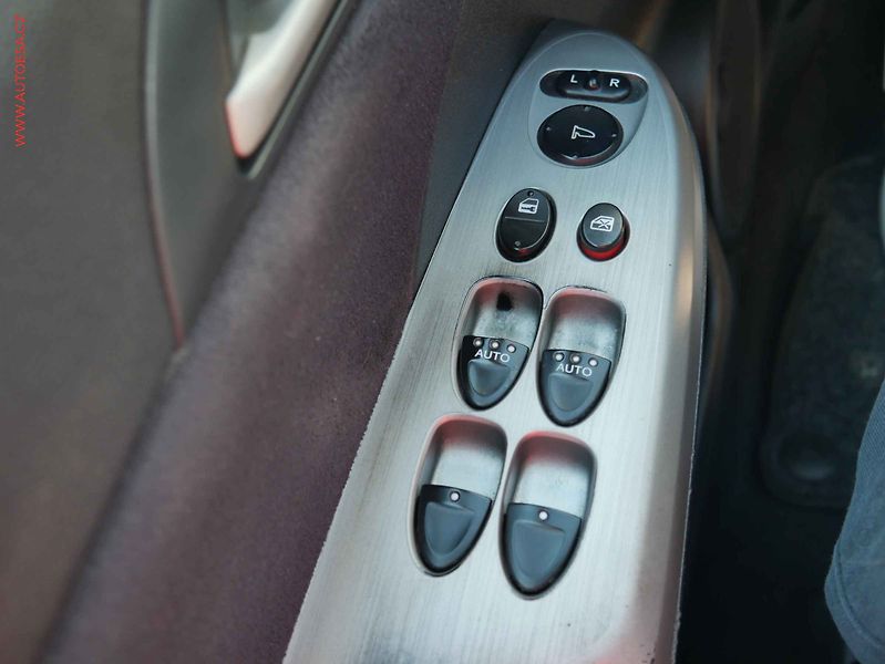 Honda Civic (2006) 1.8i-VTEC, ČR, Klima - fotka 12 z 16