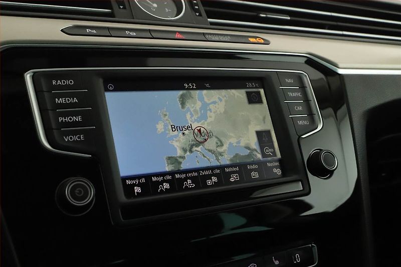 Volkswagen Passat (2015) 1.4 TSI, Automat, Kůže, Navi - fotka 16 z 18