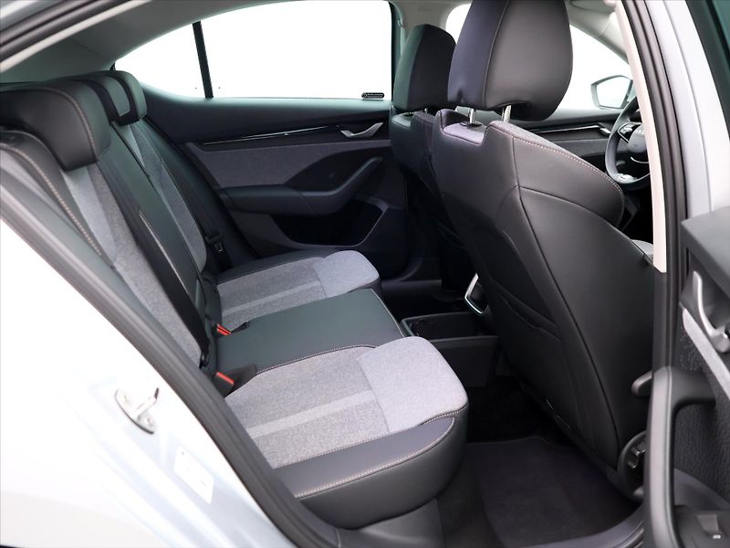 Škoda Octavia 1,5 TSI 110kW Top Select. CZ D - fotka 12 z 29