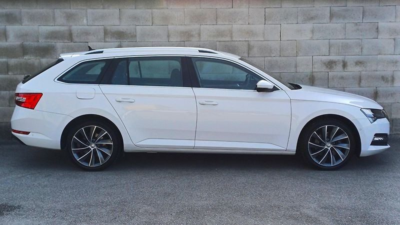 Škoda Superb Superb combi-1.maj-ČR-NEHAV-TZ - fotka 4 z 50