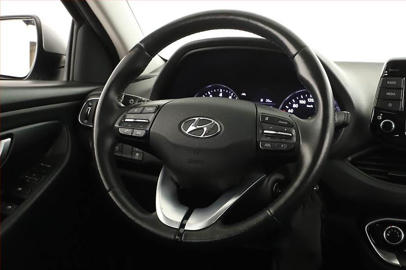 Hyundai i30 (2023) Comfort 1.0 T-GDI, ČR,1.maj - fotka 8 z 13