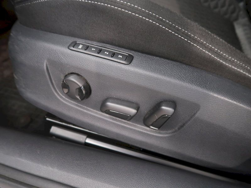 Škoda Superb (2018) STYLE 2.0TDI 140KW DSG CANTON - fotka 14 z 42