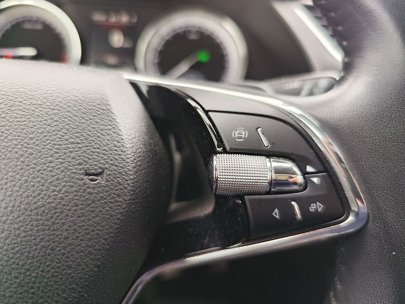 Škoda Superb 2.0 TDi/147kW Scout DSG 4x4 - fotka 31 z 39