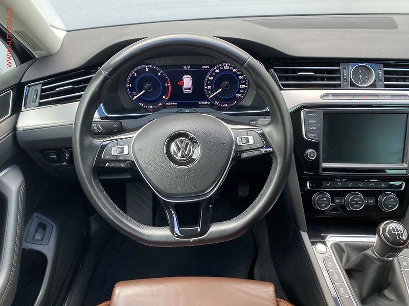 Volkswagen Passat (2017) 2.0 TDi, Highline, LED, TZ - fotka 11 z 19