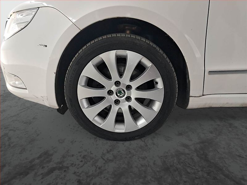 Škoda Superb (2012) 2.0 TDI, 4X4, levný provoz - fotka 14 z 22