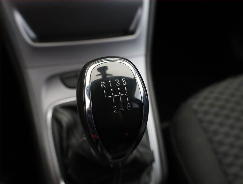 Opel Astra (2016) 1.6 CDTI, Serv.kniha, Tempomat - fotka 15 z 19