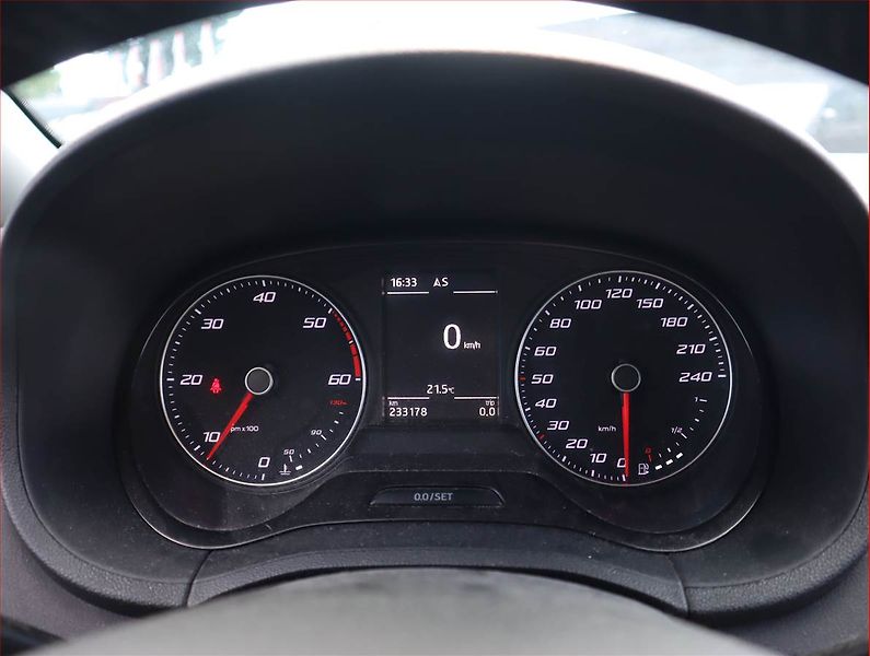 Seat Ibiza (2016) 1.4 TDI, Navi, Park. senzory - fotka 11 z 18