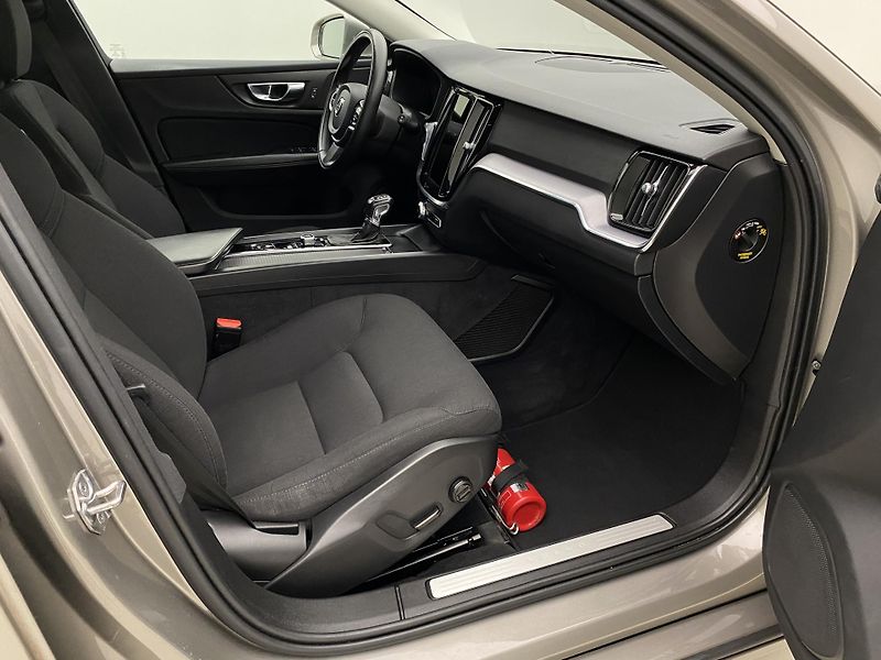 Volvo V60 D3 MOMENTUM AUT - fotka 23 z 41