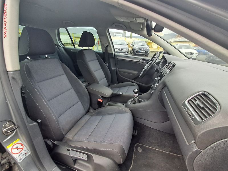 Volkswagen Golf (2011) 1.6TDI, Style - fotka 12 z 21