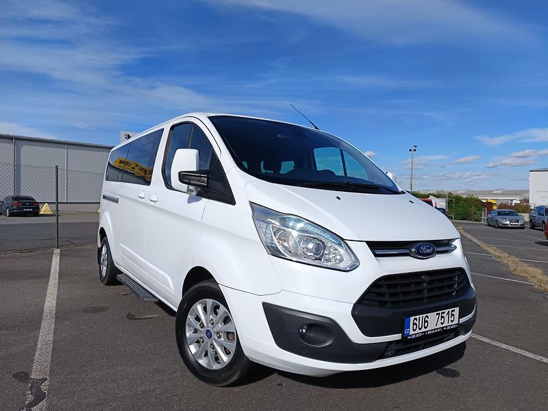 Ford Tourneo Custom (2013) - fotka 1 z 40
