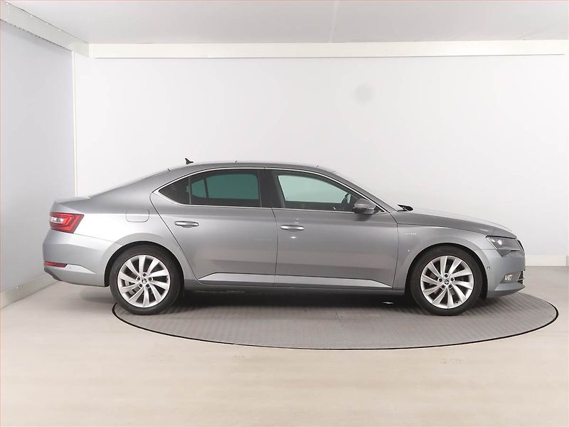 Škoda Superb (2016) Laurin&Klement 2.0 TDI, 4X4 - fotka 6 z 13