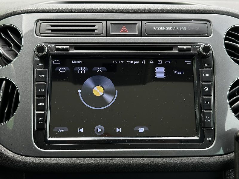 Volkswagen Tiguan 2.0TDi 4Motion DSG 140PS Tempo - fotka 24 z 42