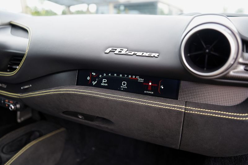 Ferrari F8 Spider/6700km/720 PS - fotka 46 z 51