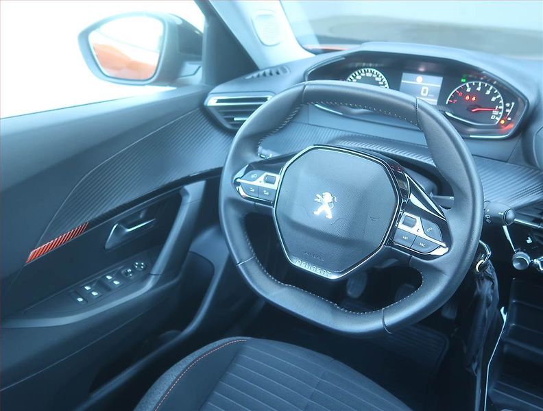 Peugeot 2008 (2022) Active 1.2 PureTech - fotka 7 z 15