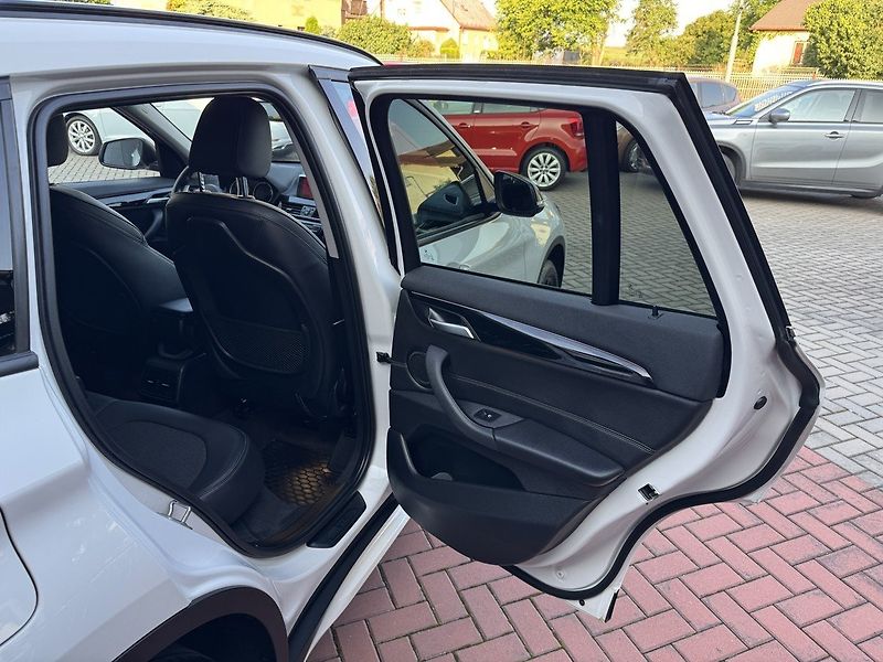 BMW X1 (2020) 2.0d Xdrive Navi 4x4 LED - fotka 26 z 50