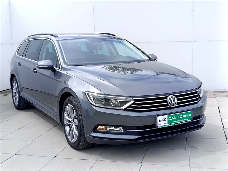 Volkswagen Passat 1,6 TDi Aut.klima Navi Kamera - fotka 4 z 34