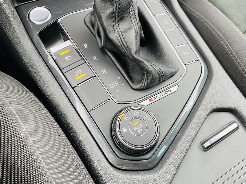 Volkswagen Tiguan 2,0 TDI DSG 4x4 Highline - fotka 19 z 24