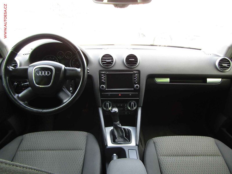 Audi A3 (2009) 1.4 TFSi, 1.maj, AC, park - fotka 8 z 17