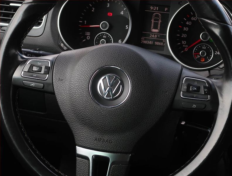 Volkswagen Golf (2013) Comfortline 2.0 TDI, Automat - fotka 20 z 20