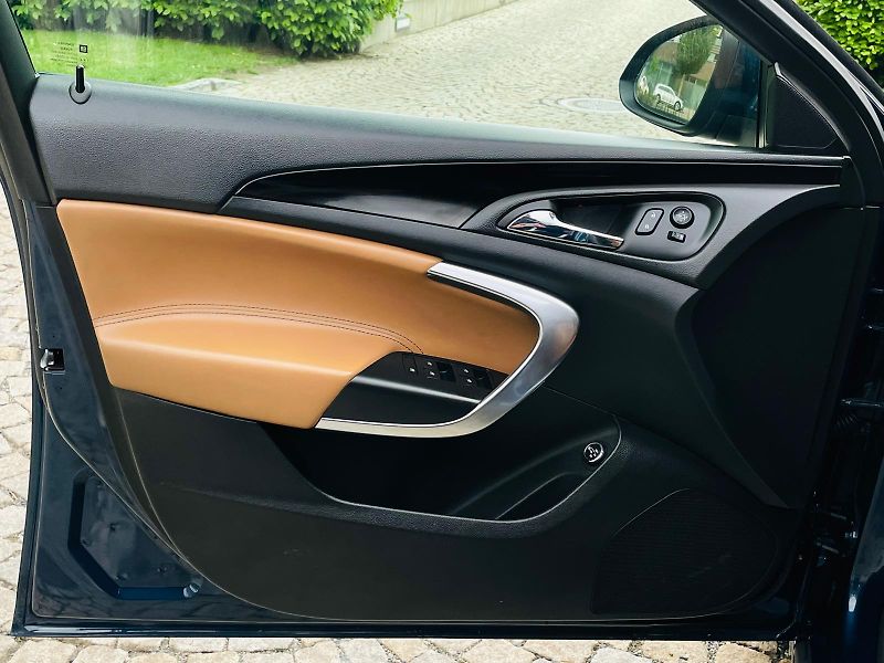 Opel Insignia 2.0CDTi 4x4 AUTOMAT SERVISKA - fotka 31 z 53