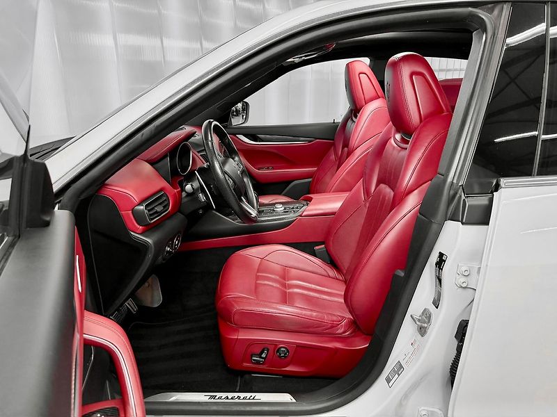 Maserati Levante V6 Q4 DIESEL, PANORAMA, VZDUCH - fotka 10 z 28