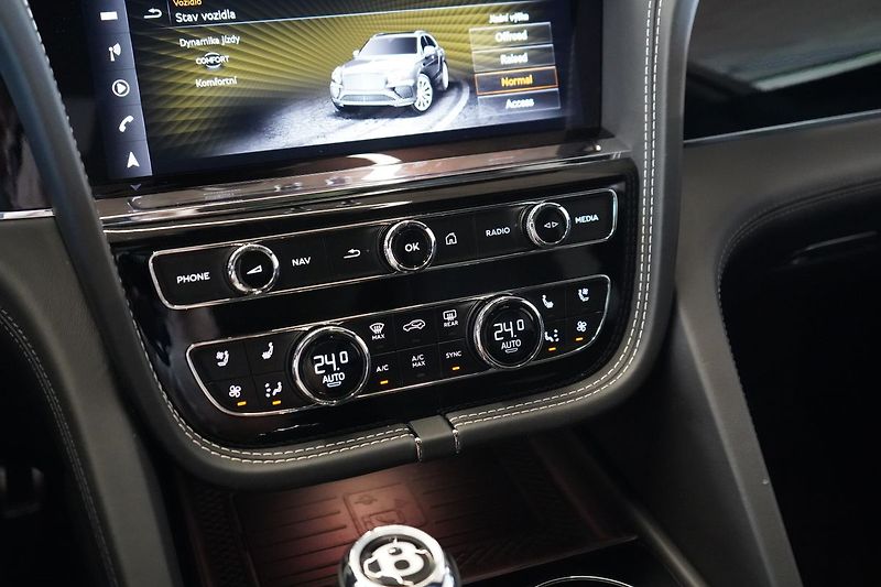 Bentley Bentayga V8, AWD, Panorama, 360° kamera - fotka 41 z 50