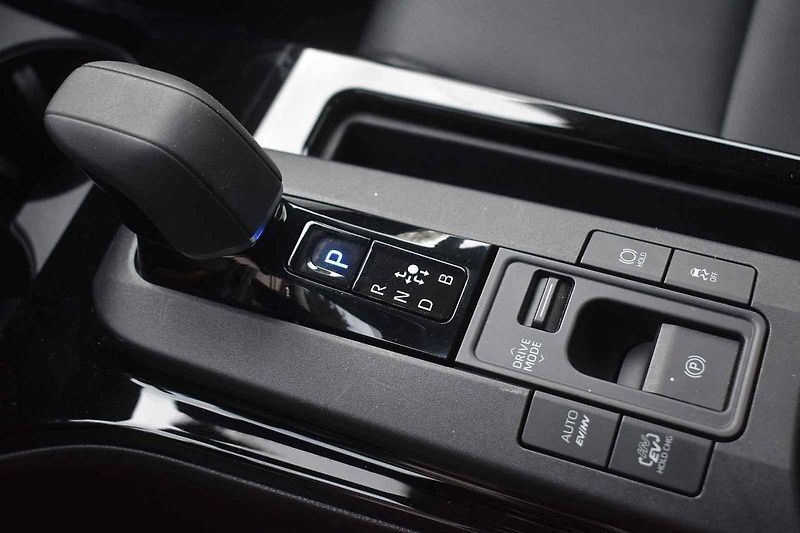 Se žlutým lakem vypadá nová Toyota Prius skoro jako sportovní auto