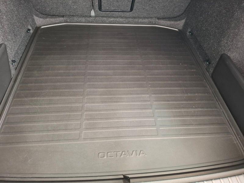 Škoda Octavia (2025) COMBI RS 2,0 TSI 195 KW 7-STUP - fotka 18 z 30