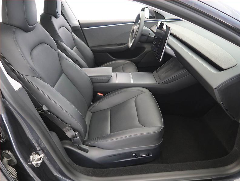 Tesla Model 3 (2023) Standard Range 60kWh, SoH 98% - fotka 9 z 32