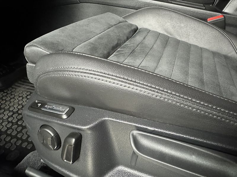 Volkswagen Passat 2,0 TDi  DSG Highline Virtual - fotka 23 z 49