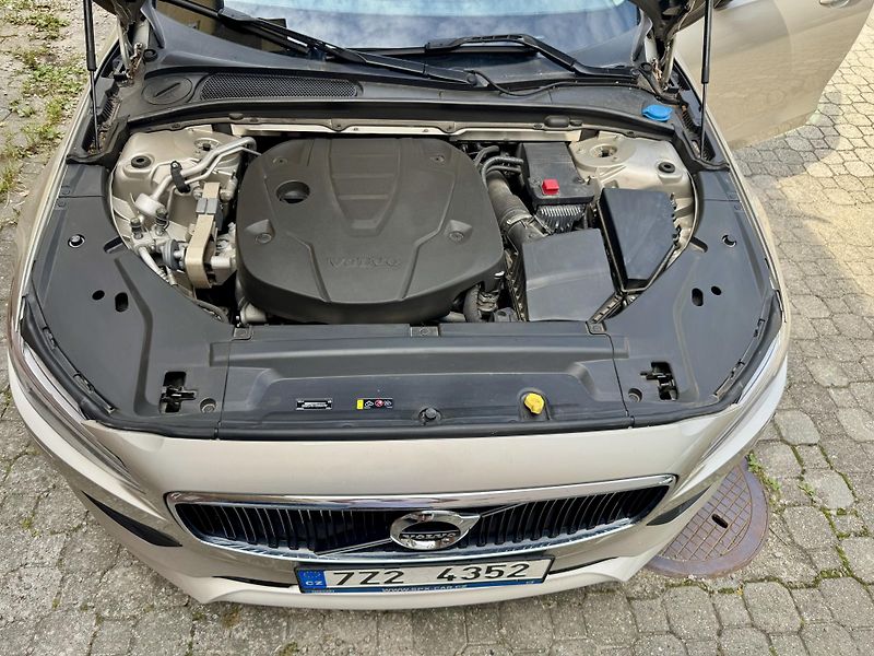 Volvo S90 (2018) D4 AWD, 4X4, Automat - fotka 12 z 13