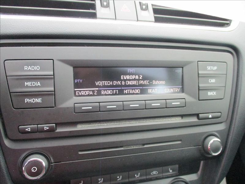 Škoda Octavia 2,0 TDI, serviska, digi klima, - fotka 20 z 49