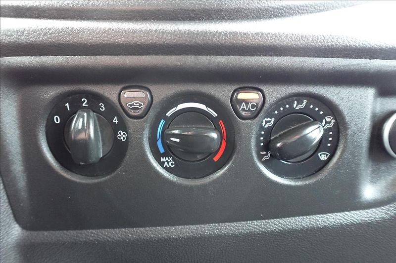 Ford Transit 2,0 TDCI  L3H2 8MÍST BUS KLIMA - fotka 25 z 29