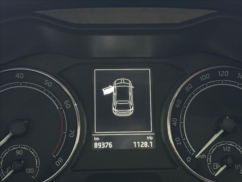 Škoda Scala 1,0   STYLE,SERVISKA,1.MAJ,ČR - fotka 12 z 23