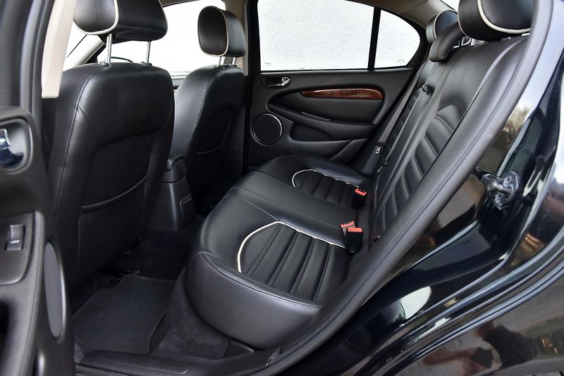 Jaguar X-Type 2.5 V6 AWD EXECUTIVE LIMITED - fotka 35 z 51