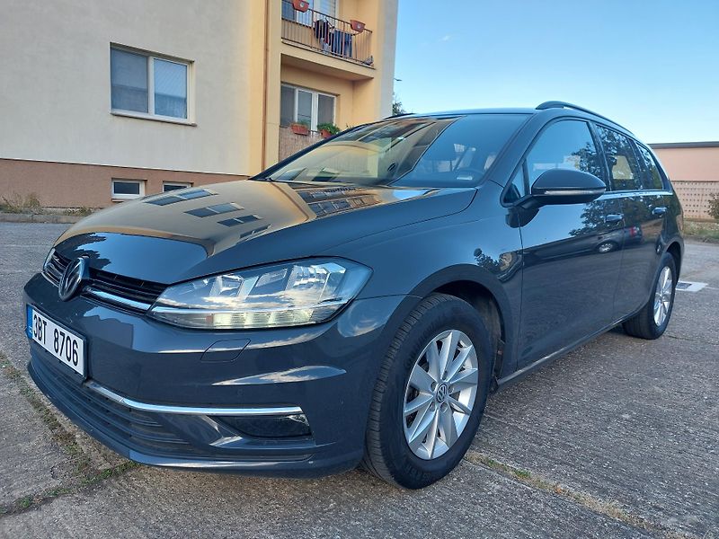 Volkswagen Golf 1,6 TDi 85kw Comfortline ACC - fotka 3 z 18