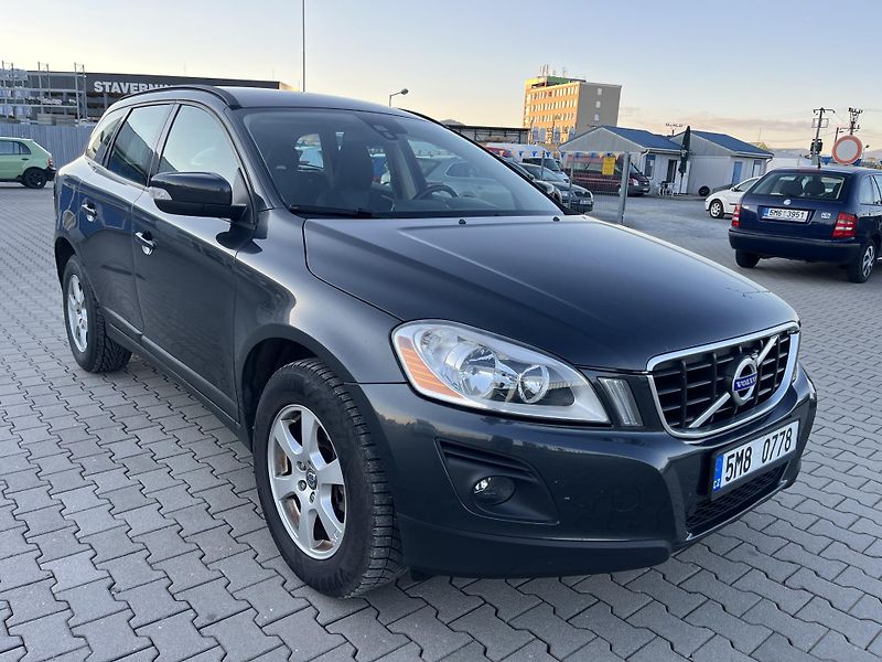 Volvo XC60 (2010) 2.4 D  129 kW - fotka 2 z 12