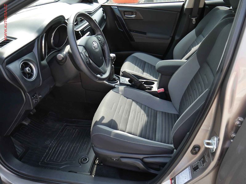 Toyota Auris (2015) 1.6 VVT-i, ČR, Active - fotka 9 z 20