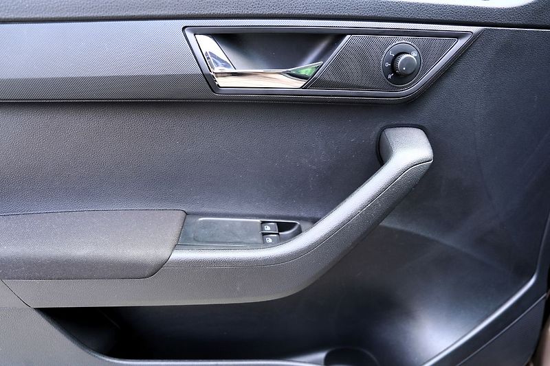Škoda Fabia 1.0 TSI 81kW ČR/Al.kola/klima - fotka 14 z 38