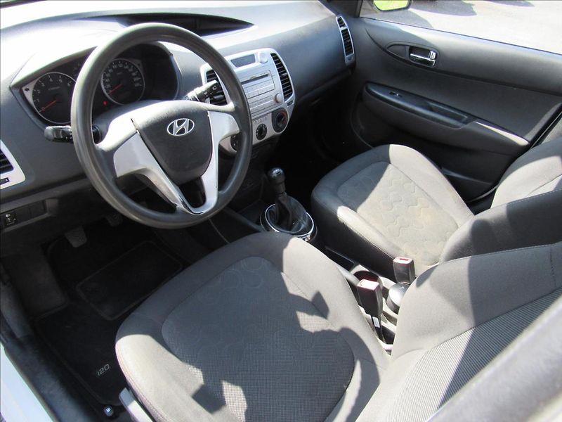 Hyundai i20 1,2 i 57kW - fotka 9 z 24