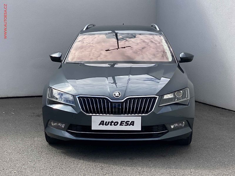 Škoda Superb (2019) 2.0 TDi, Style, bixen, navi - fotka 2 z 19