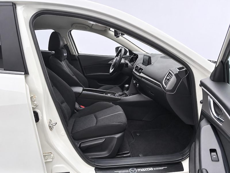 Mazda 3 2,0 Skyactiv-G 88kW Aut. Revol - fotka 13 z 30