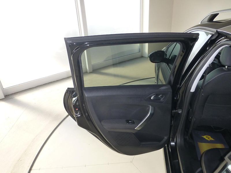 Peugeot 2008 (2019) 1,2-96KW*NAVI*PARK.S**PANORAMA - fotka 12 z 20