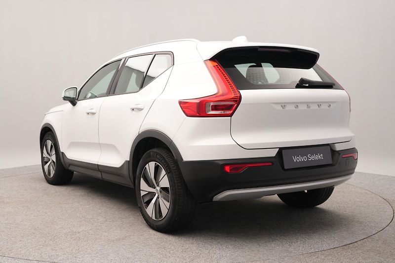 Volvo XC40 D3 MOMENTUM AUT  - fotka 9 z 46