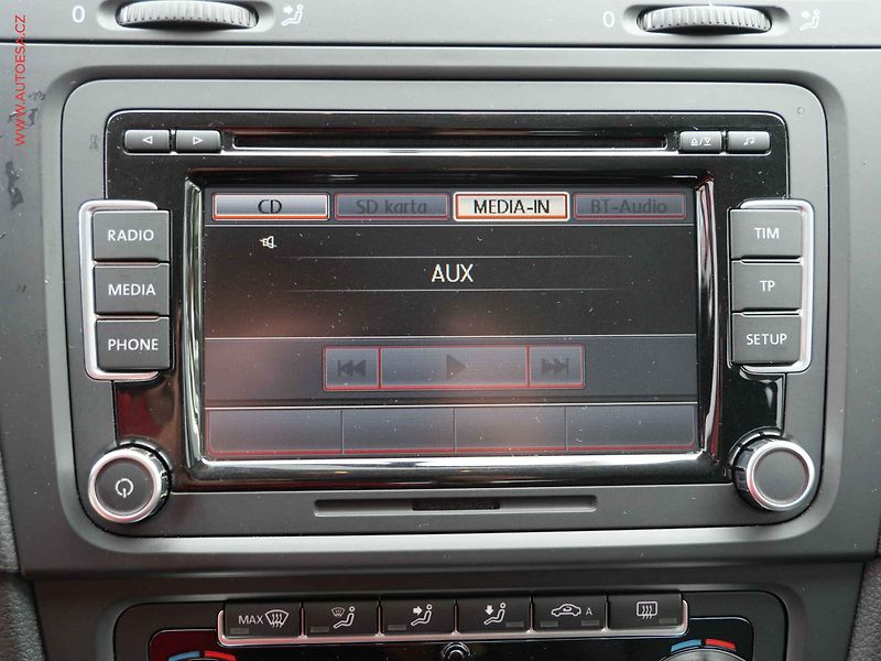 Volkswagen Golf (2010) 1.6TDi, Highline, DSG - fotka 17 z 18