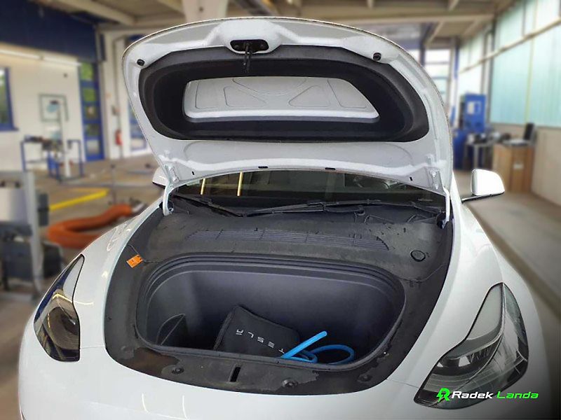 Tesla Model Y (2023) Long Range AWD 78 kWh - fotka 5 z 8