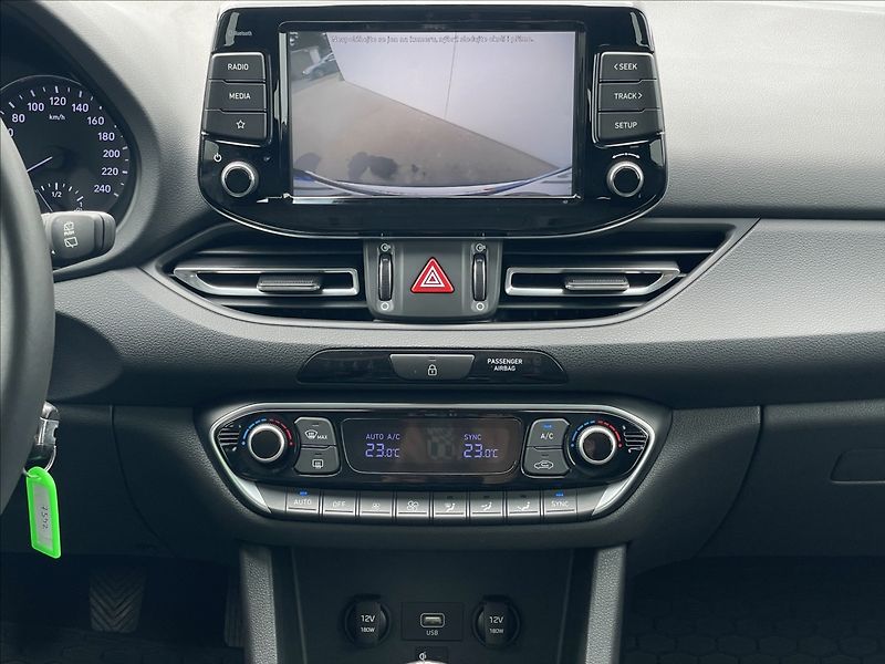 Hyundai i30 1,5 T-GDI Combi Smart - fotka 11 z 23